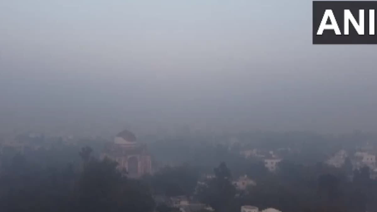Weather Forecast Today: क्रिसमस से पहले पहाड़ों में बर्फबारी, दिल्ली-NCR के लोगों को ठंड से मिली राहत