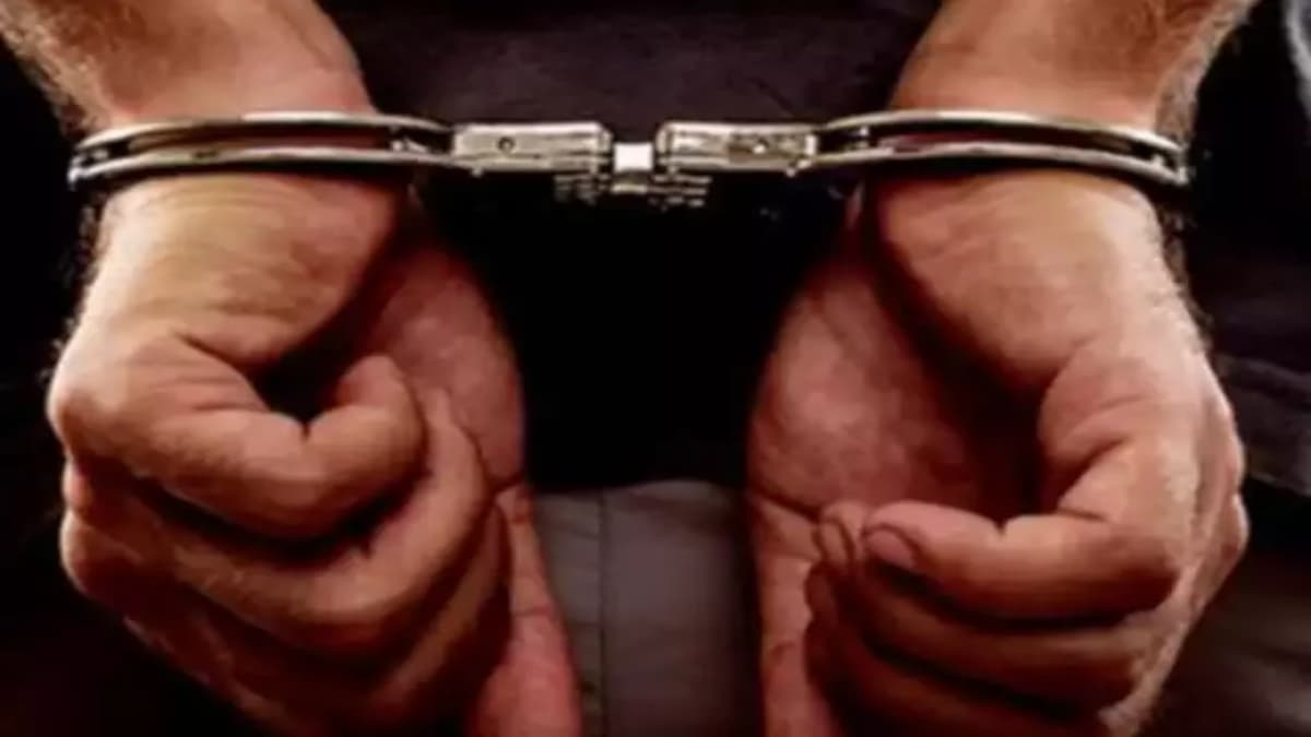 मुंबई क्राइम ब्रांच ने 6.16 करोड़ रुपये की 1,537 नकली घड़ियां की जब्त.. 4 आरोपी गिरफ्तार
