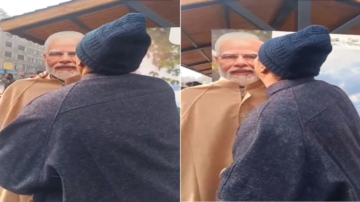 Man Kissing PM Modi Cutout: कश्मीरी शख्स ने PM मोदी के कटआउट स्टैच्यू को किया Kiss, Viral हुआ वीडियो