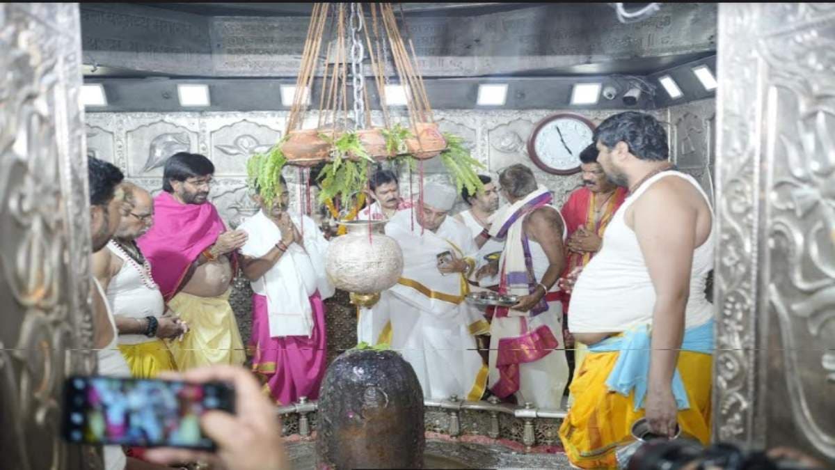 'यहां मेरी आत्मा को शांति मिलती है', मां के निधन के बाद महाकालेश्वर पहुंचे ज्योतिरादित्य सिंधिया
