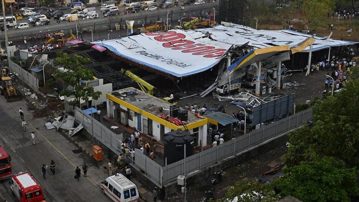 Mumbai Billboard Collapse: हादसे का आरोपी गायब, फोन भी स्विच ऑफ, तलाश में जुटी मुंबई पुलिस