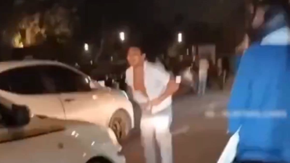 सपना तुमने ऐसा क्यों किया? किसी और के साथ दिखी गर्लफ्रेंड, बीच सड़क बॉयफ्रेंड ने किया ड्रामा; वीडियो वायरल