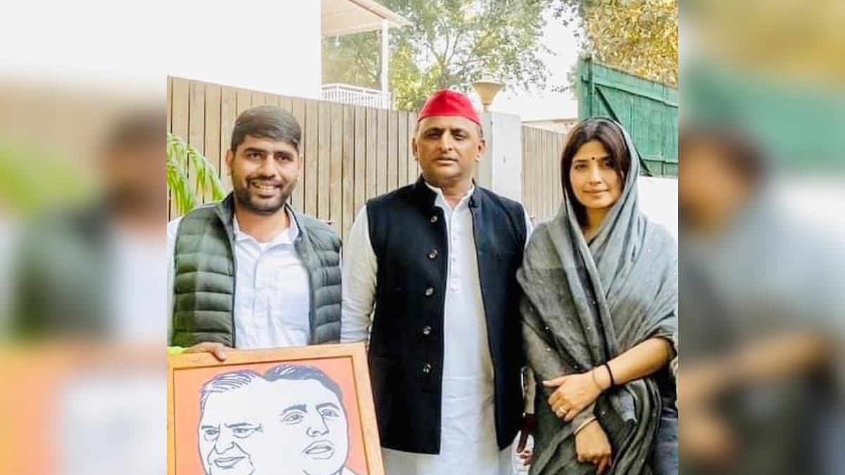 अखिलेश-डिंपल संग वायरल हुई पूर्व सपा नेता की तस्वीर, जिस पर युवती के गर्भपात का लगा आरोप