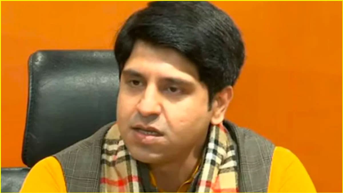 'वोट बैंक के लिए...', अखिलेश यादव की गायों पर टिप्पणी को लेकर भड़के शहजाद पूनावाला, संबित पात्रा ने दी ये सलाह