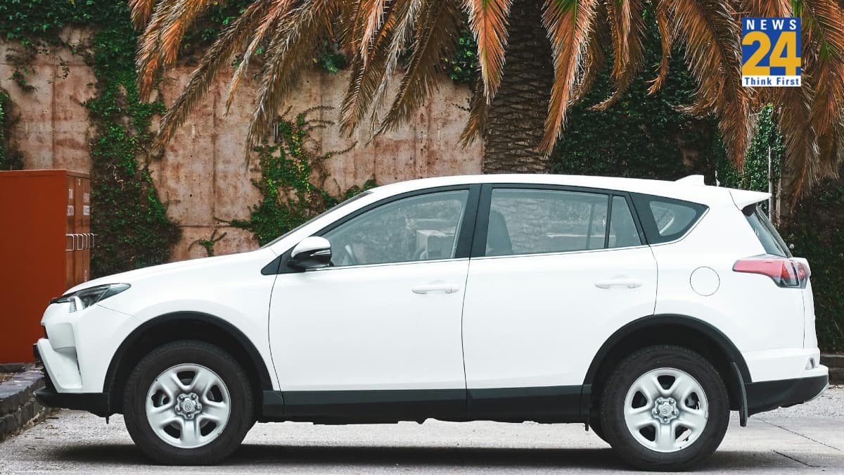 2025 में बदली कार बाजार की तस्वीर, Hyundai को पछाड़ नंबर-2 और नंबर-3 पर रही ये कंपनियां, Vahan डेटा का खुलासा