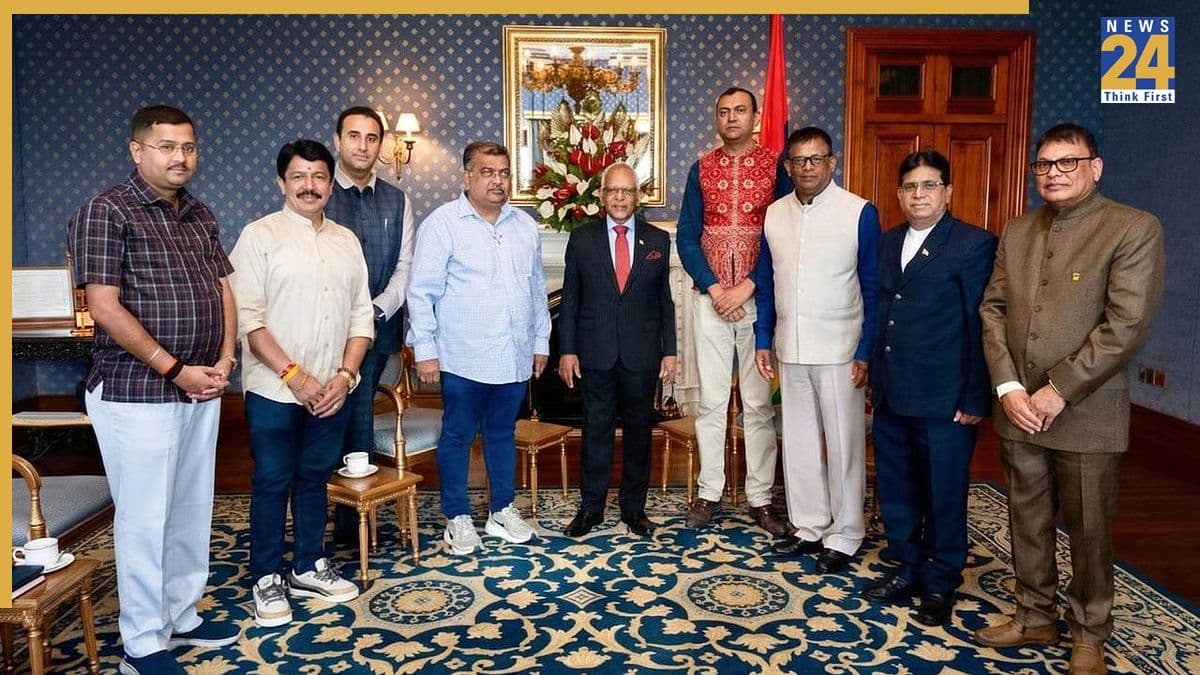 मॉरीशस में 'महाराष्ट्र भवन' का भूमिपूजन, फडणवीस सरकार ने दिए 8 करोड़, सावरकर के नाम पर होगा सभागार