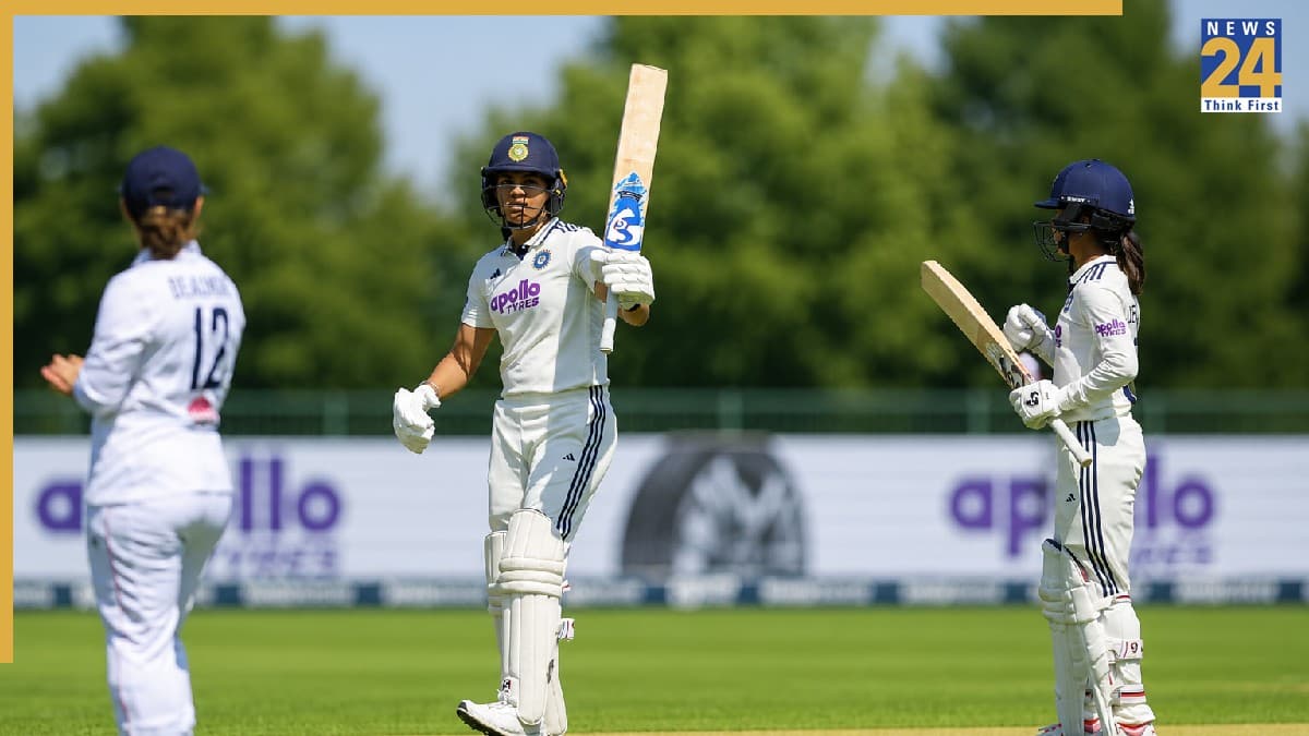 IND W vs ENG W: ऐतिहासिक जीत से बस 4 कदम दूर है टीम इंडिया, यस्तिका के बाद गेंदबाजों का दिखा कहर