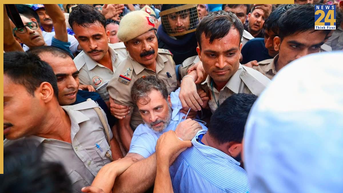 'मोदी जी, हर जोर आजमा लो…', हिरासत में लिए जाने के बाद राहुल गांधी ने पहली FB पोस्ट में क्या बोला?