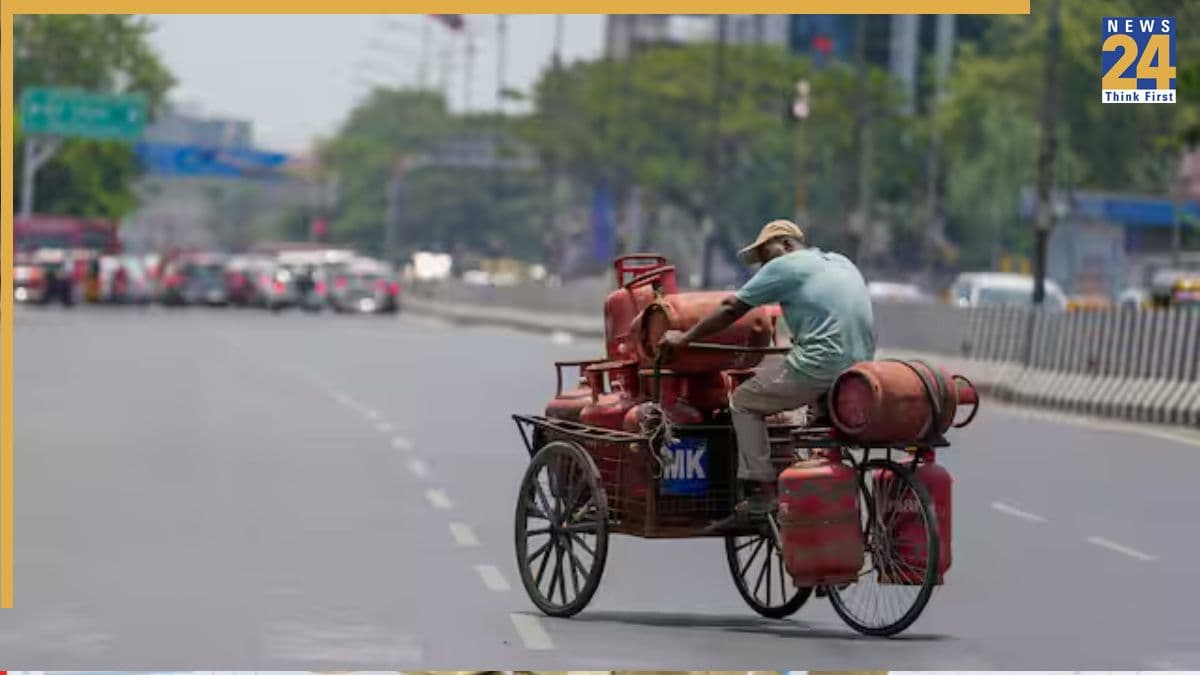 Gas Cylinder New Booking Price: 29 जुलाई को सुबह-सुबह बदल गए गैस बुकिंग के रेट! अब कितने में बुक होगा सिलेंडर, चेक करें