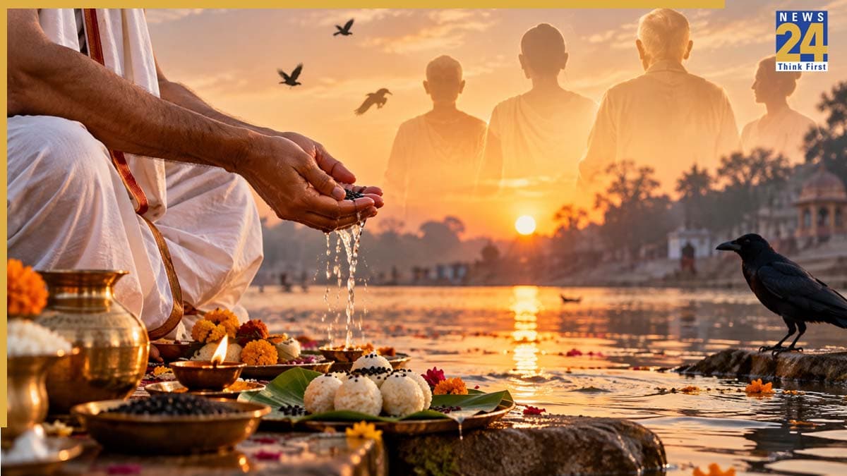 Pitru Paksha 2026: पितृ पक्ष के दौरान क्या सच में पृथ्वी पर आते हैं पूर्वज? जानिए दानवीर कर्ण से जुड़ी पौराणिक कथा
