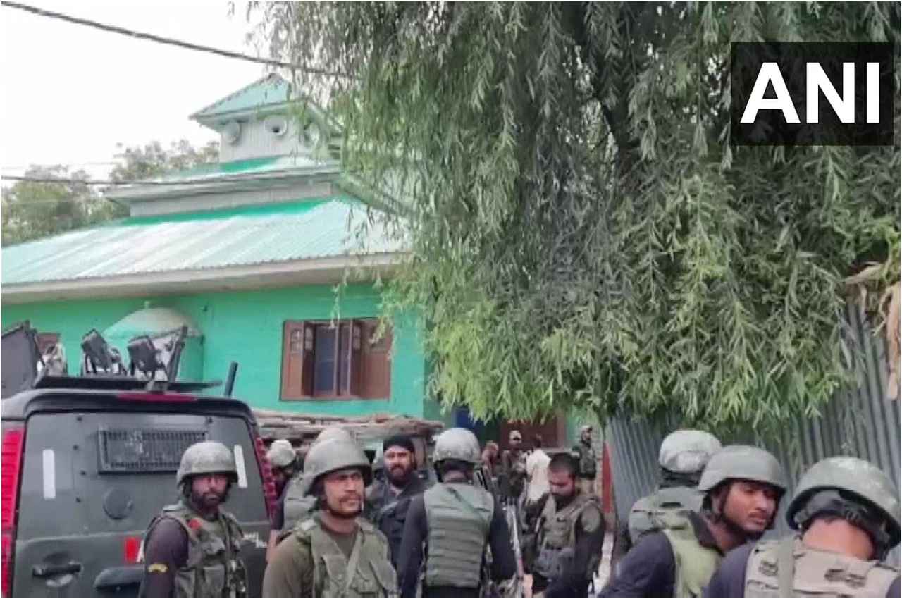 जम्मू-कश्मीर: सुरक्षाबलों के साथ मुठभेड़ में एक आतंकवादी ढेर, सर्च ऑपरेशन जारी