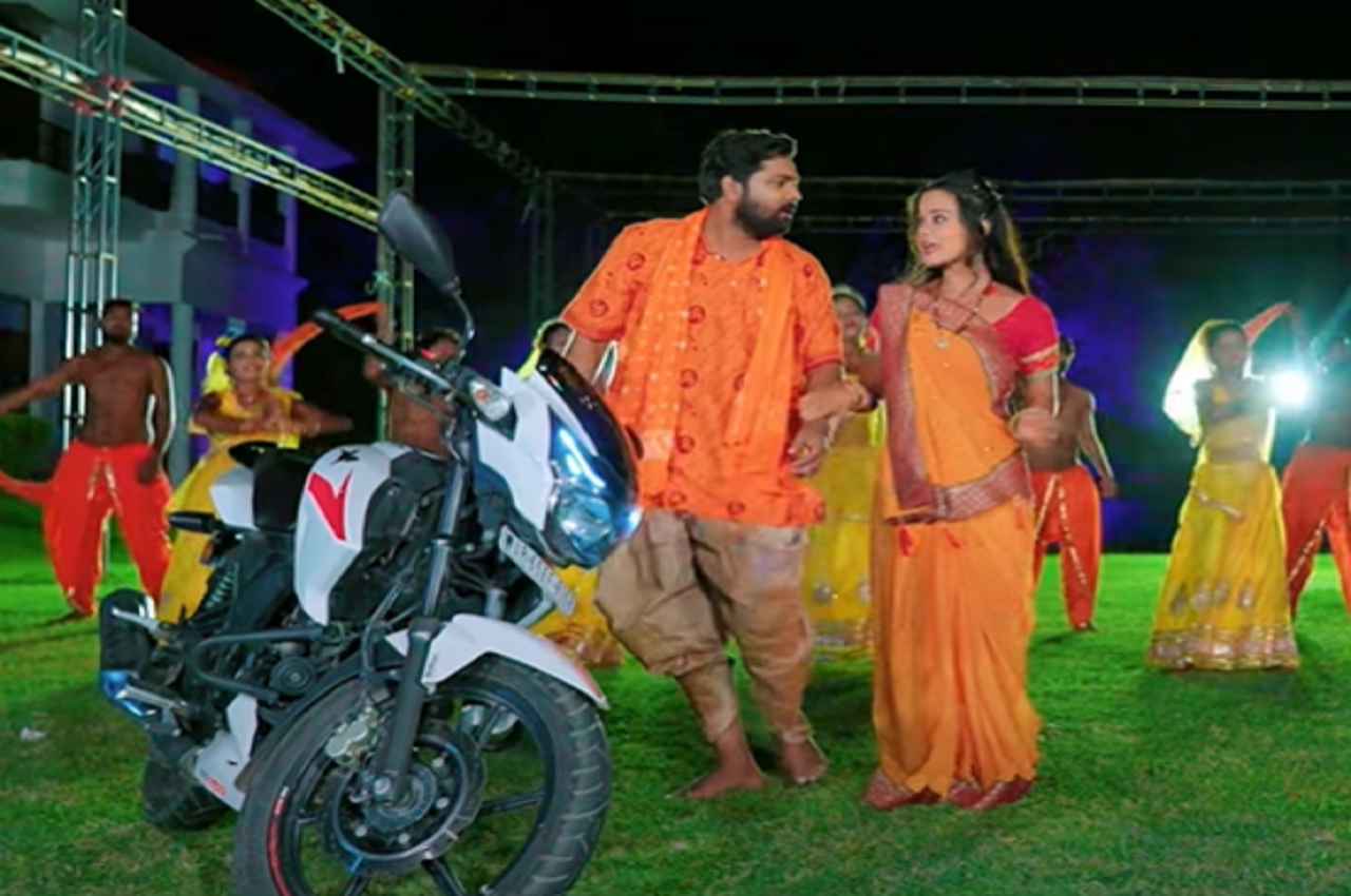 Bhojpuri Sawan Song: समर सिंह अपाचे से चले जल चढ़ाने, देखें गाना