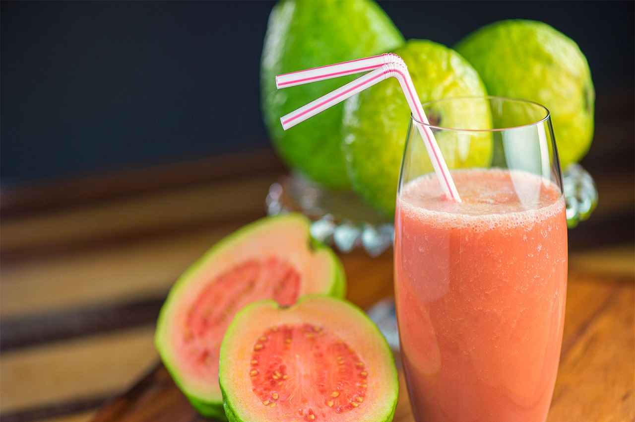 Guava Juice Refreshing Cooler Recipe: बाजार की मिलावटी ड्रिंक की बजाय, ट्राई करें टेस्टी अमरूद जूस रिफ्रेशिंग कूलर, जानें रेसिपी