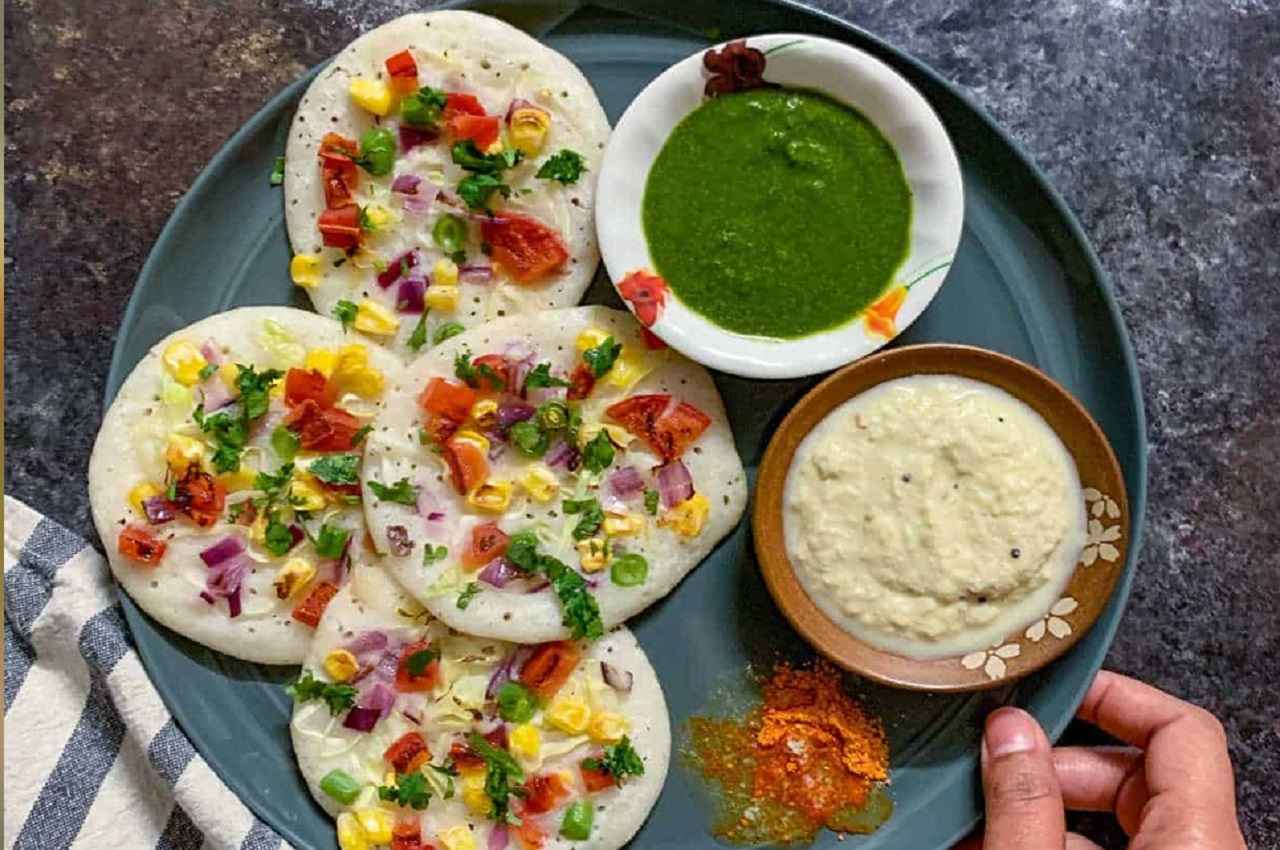 Aloo Uttapam Recipe: डिनर में कुछ हल्का खाने का मन है, तो ट्राई करें स्वादिष्ट आलू उत्तपम, जानें रेसिपी