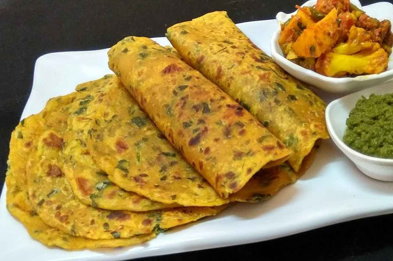Karela Thepla Recipe: डायबिटीज पेशेंट डाइट में शामिल करें पौष्टिकता से भरपूर करेला थेपला, जानें रेसिपी