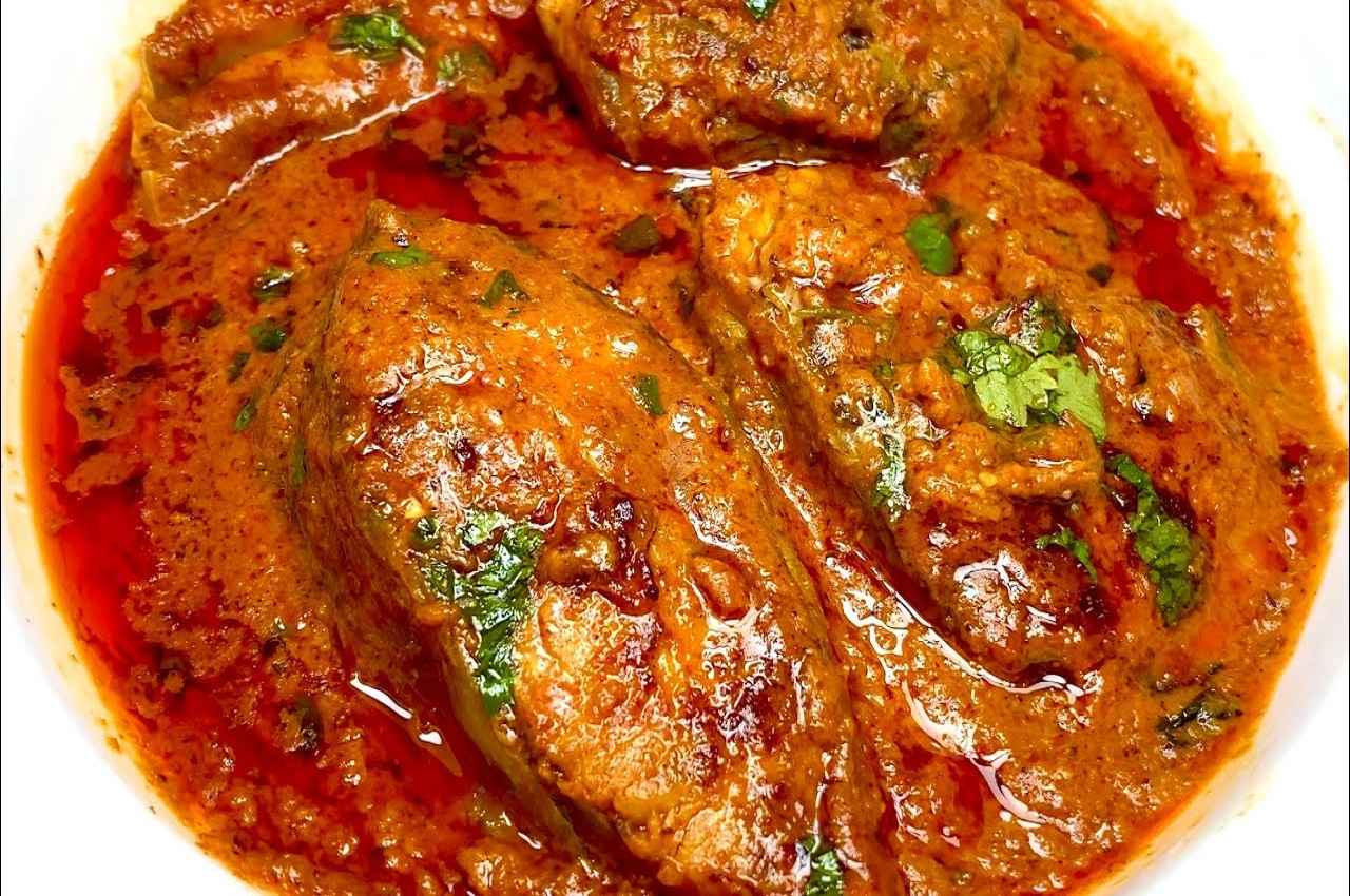 Kashmiri Fish Curry Recipe: फिश लवर फैमिली डिनर में बनाएं डिलीशियस कश्मीरी फिश करी, जानें रेसिपी