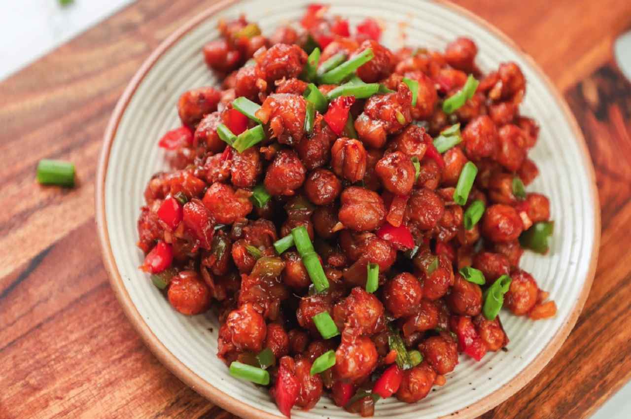 Chilli Chana Recipe: चाइनीज फूड लवर्स स्नैक में ट्राई करें चाइनीज फ्लेवर चटपटे चिली चना, जानें रेसिपी