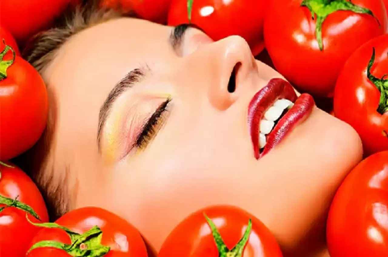 How To Get Wrinkle Free Skin: स्किन केयर में ऐसे अपनाएं टमाटर फेस पैक, बढ़ती उम्र के लक्षणों पर लग जाएगी लगाम