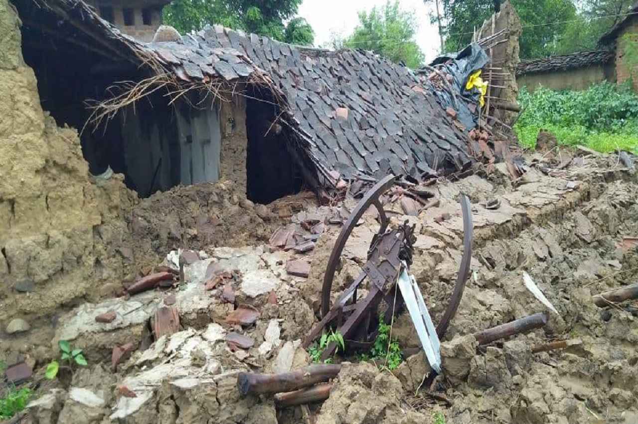 Haryana: तेज़ बारिश के चलते अचानक गिरी छत, एक की मौत व तीन घायल