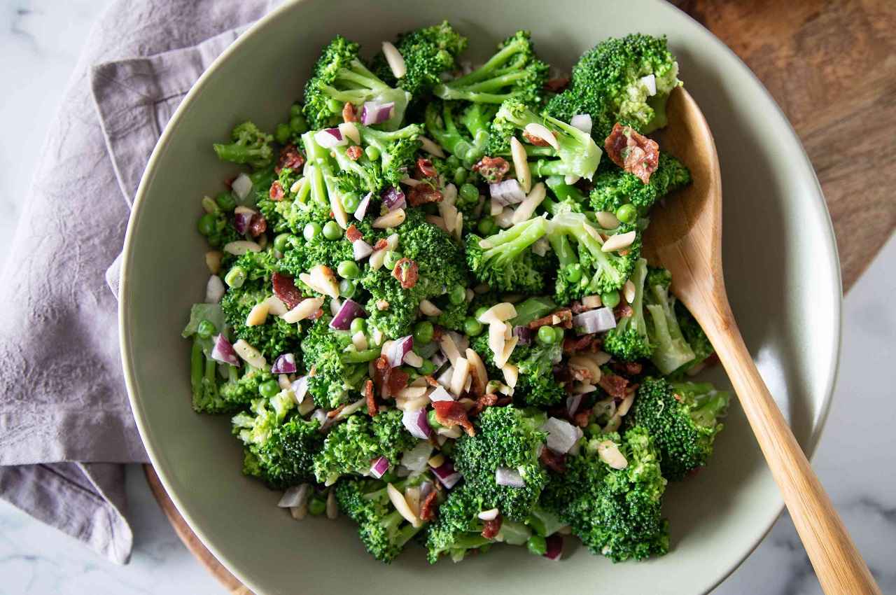 Broccoli Salad Recipe: दिन की करें हेल्दी शुरूआत स्वादिष्ट और पौष्टिक ब्रोकली सलाद के साथ, जानें रेसिपी