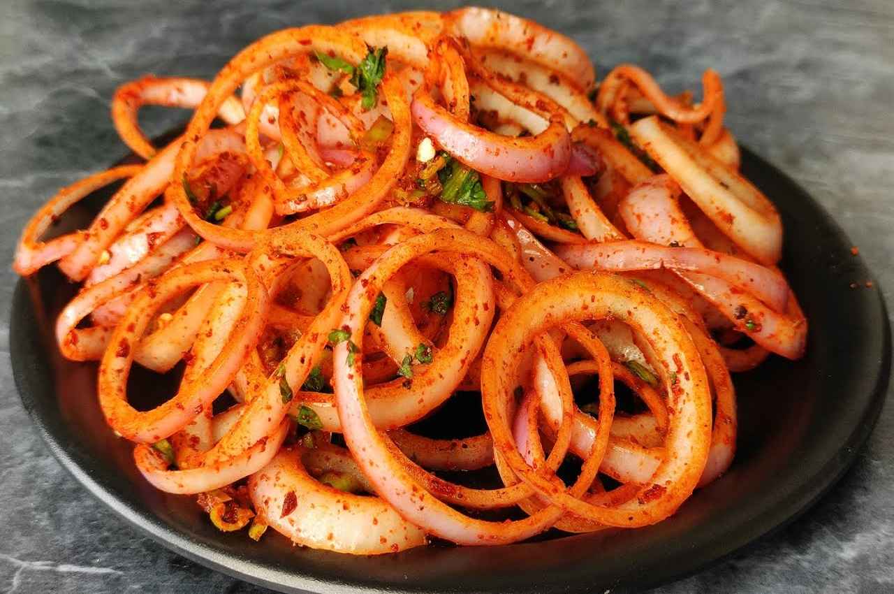 Masala Pyaz Salad Recipe: हेल्दी हार्ट के लिए डाइट में शामिल करें मसाला प्याज सलाद, जानें इंस्टेंट रेसिपी