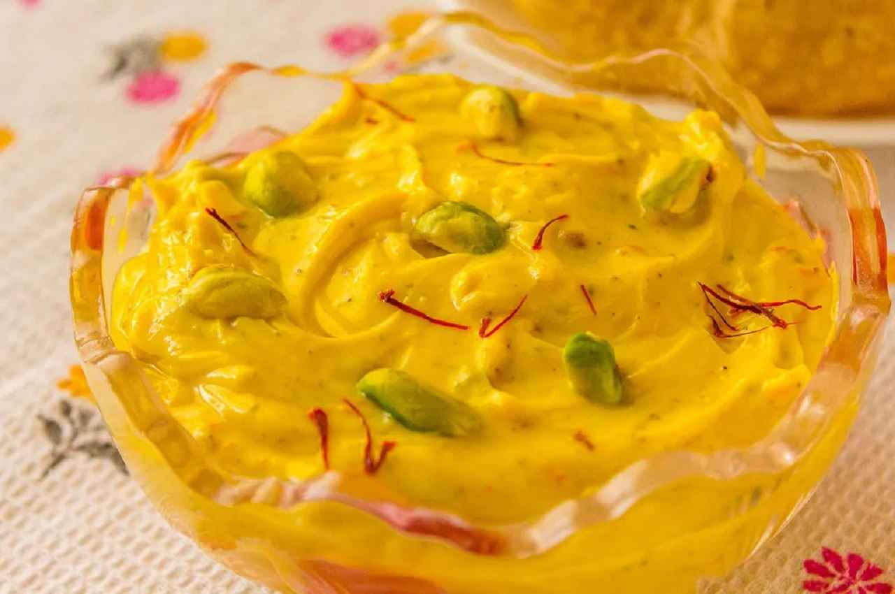 Maharashtrian Srikhand Recipe: इस साल गणपति बप्पा को खुश करें स्पेशल महाराष्ट्रीयन श्रीखंड का भोग लगाकर, जानें रेसिपी
