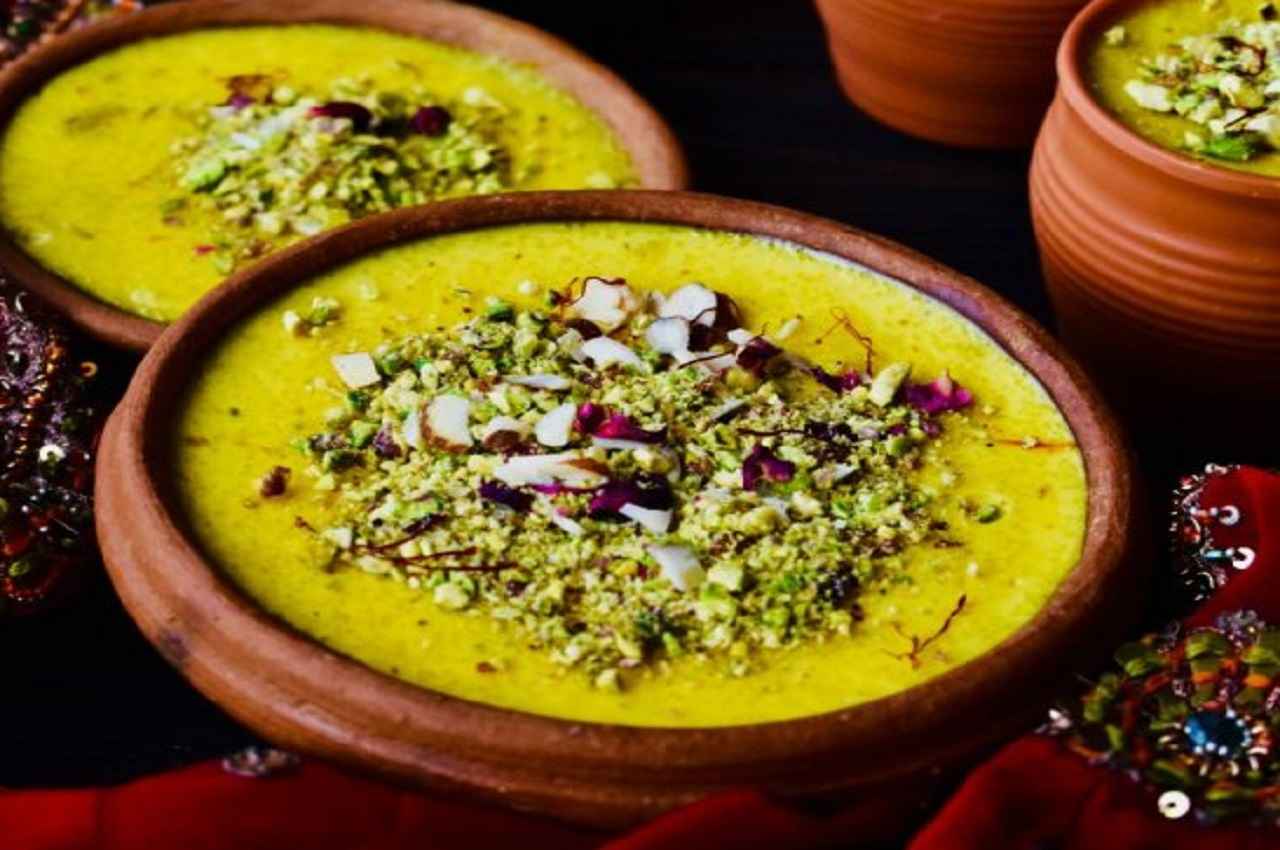 Janmashtami 2022 Bhog Special: जन्माष्टमी पर भगवान कृष्ण को भोग लगाएं लजीज शाही फिरनी के साथ, जानें रेसिपी