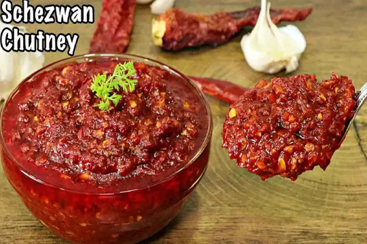 Schezwan Chutney Recipe: खाने के स्वाद को बढ़ाने के लिए घर पर बनाएं बाजार जैसी तीखी शेजवान चटनी, जानें रेसिपी