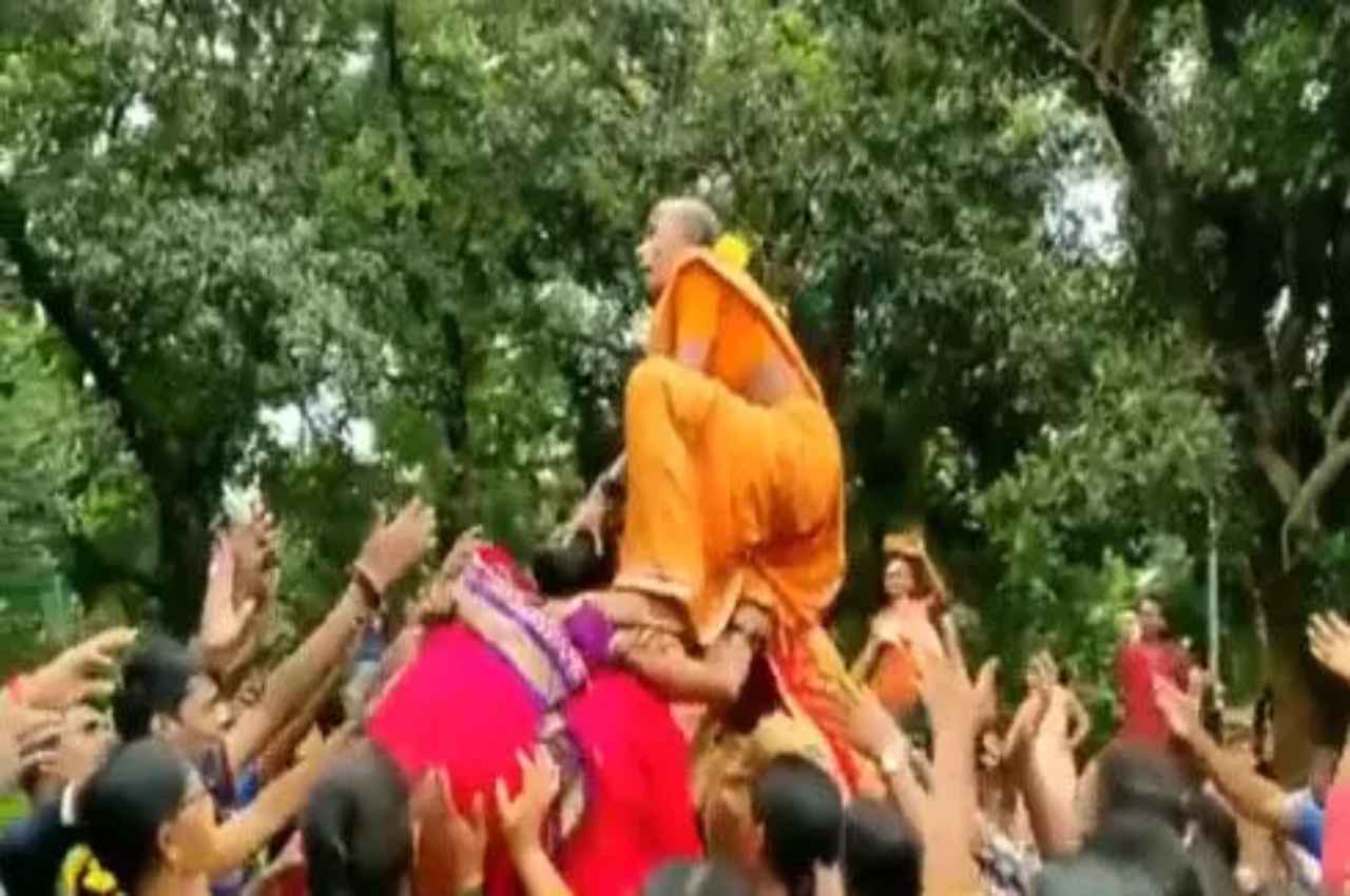 Viral Video: दही हांडी में दादी ने कर दिया कमाल, वीडियो देख रह जाएंगे दंग