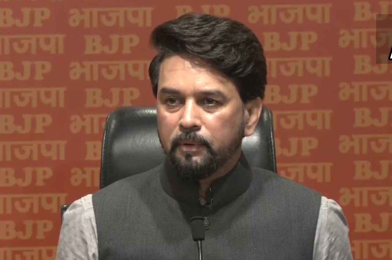 अनुराग ठाकुर ने केजरीवाल को दी खुली चुनौती, बोले- हिम्मत है तो सामने आकर दें सवालों के जवाब