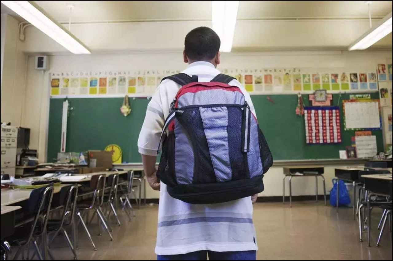 Student Bag Weight: छात्र के स्कूल बैग का वजन कितना हो? कर्नाटक सरकार ने फिर से जारी किए दिशा-निर्देश