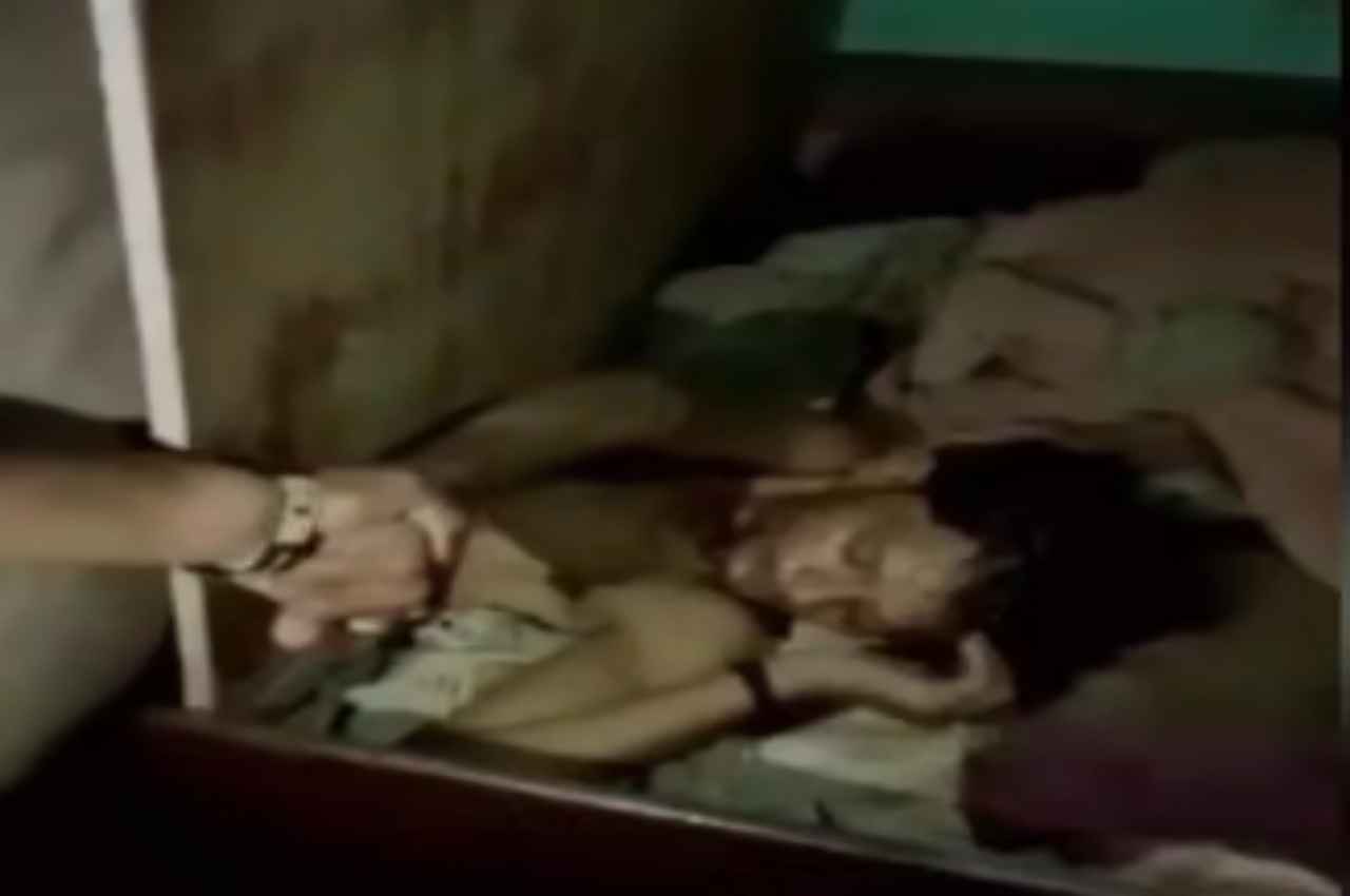 Baghpat: प्रेमिका के घर बेड के बॉक्स में छिपा था पति, देर रात पत्नी ने रंगेहाथ पकड़ा तो हुआ ये