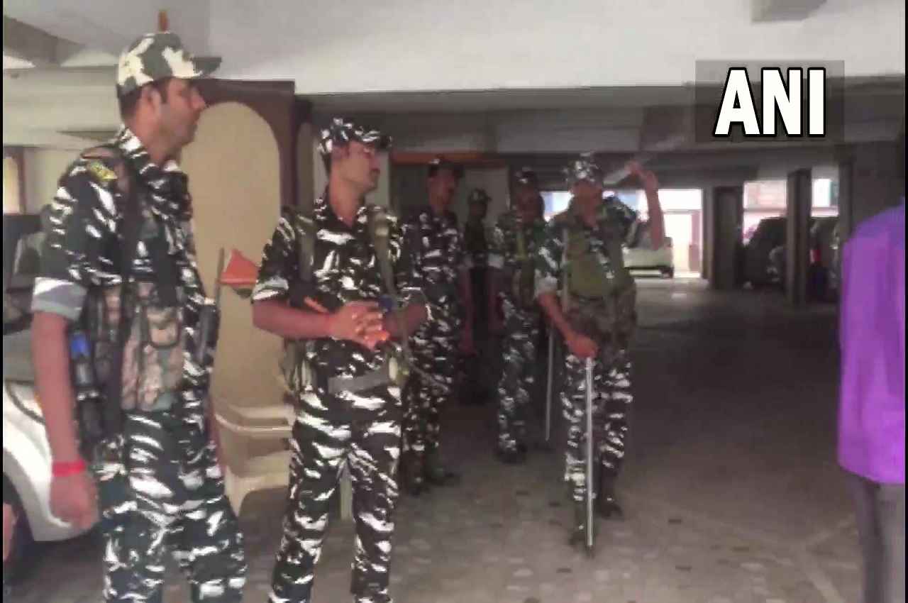 Bihar: फ्लोर टेस्ट से पहले RJD नेताओं के यहां CBI के छापे, लालू के करीबी MLC और सांसद के घर छापेमारी