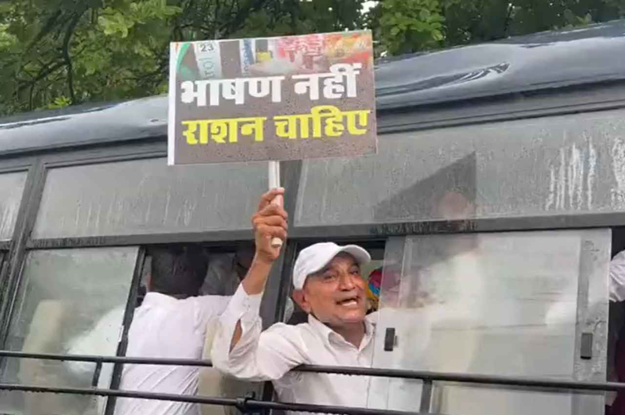 Rajasthan: जयपुर में महंगाई को लेकर कांग्रेस का प्रदर्शन, पीसीसी चीफ गोविंद सिंह डोटासरा सहित अन्य नेताओं ने दी गिरफ्तारी