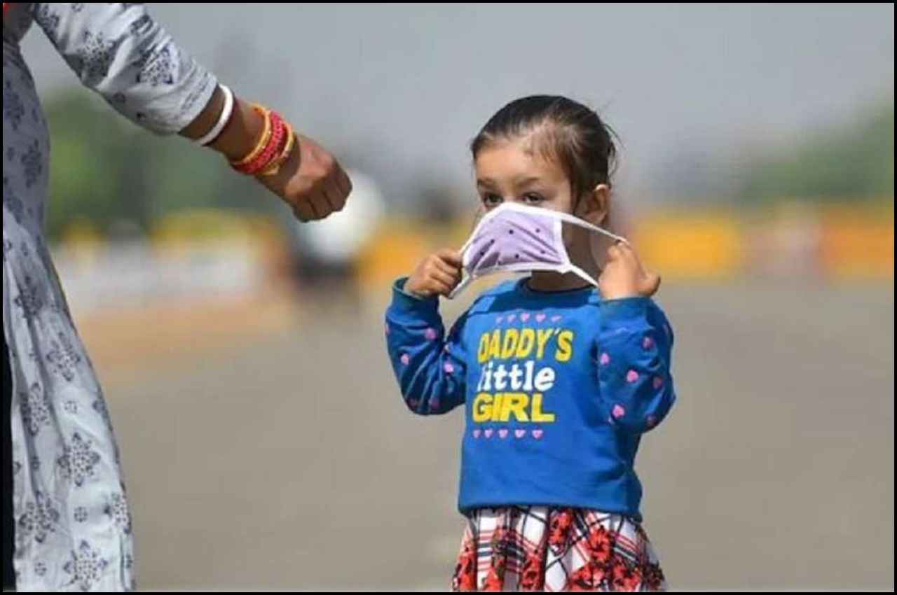 Corona Alert: बच्चों को फिर से चपेट में ले रहा कोरोना, क्या बंद होने वाले हैं स्कूल?