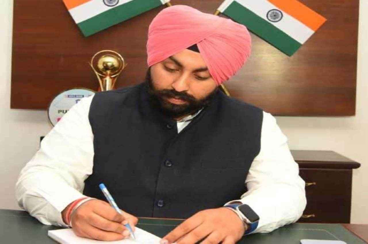 पंजाब में कार्यकारी इंजीनियर पर गिरी गाज, खनन मंत्री के आदेशों पर तत्काल प्रभाव से निलंबित