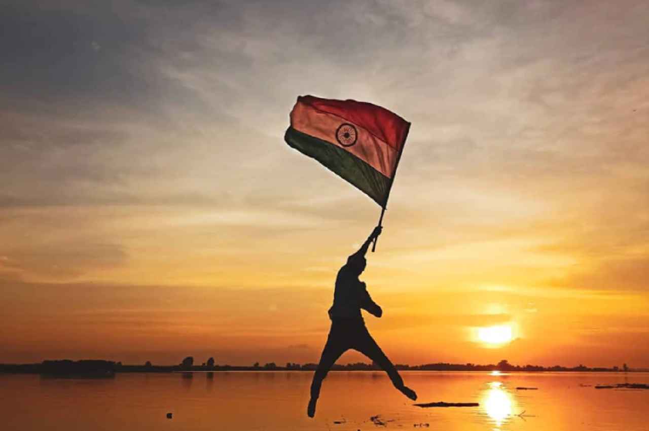 Independence Day Special Songs: ये 10 गाने आप में जगाएंगे देशभक्ति का जज्बा, देखें लिस्ट