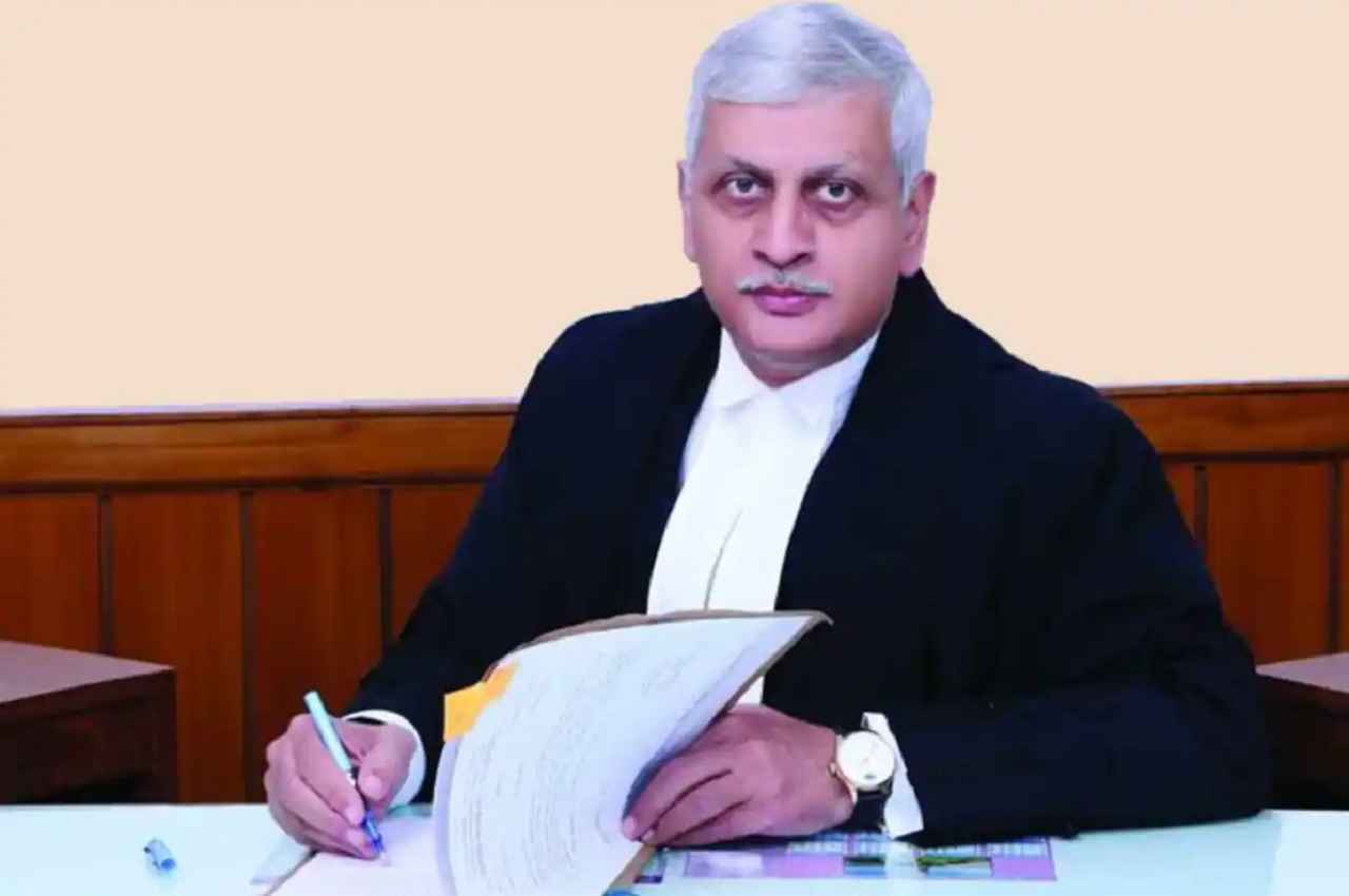 प्रसंगवश: जब सुप्रीम कोर्ट के साथी जज ने जस्टिस ललित के वकील पिता के क़ानूनी ज्ञान पर सवाल उठाया था!