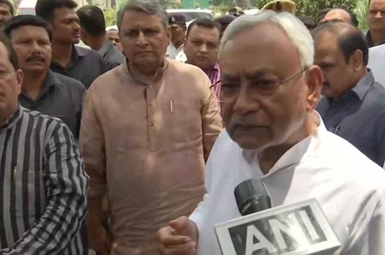 बिहार के CM नीतीश कुमार के हेलिकॉप्टर की इमरजेंसी लैंडिंग, जानें क्या है पूरा मामला