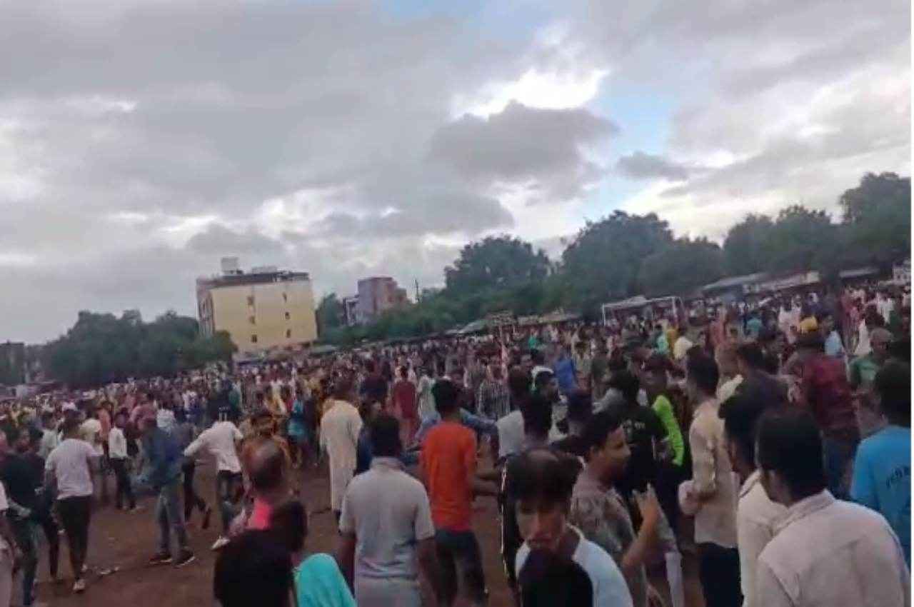 MP: फुटबॉल का मैदान बना जंग का मैदान, टूर्नामेंट के दौरान जमकर मारपीट