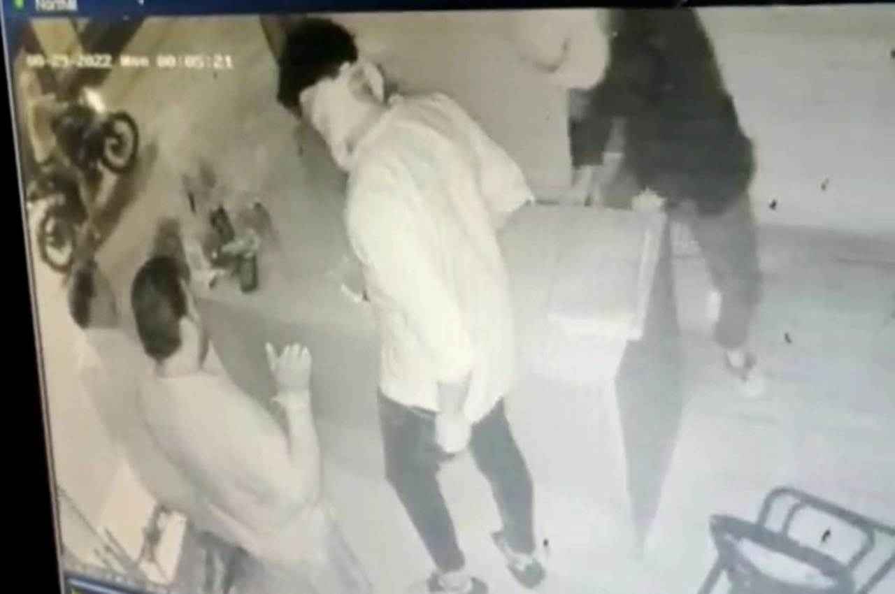MP: पेट्रोल पंप पर नकाबपोश बदमाशों ने दिया लूट को अंजाम, सीसीटीवी में कैद वारदात