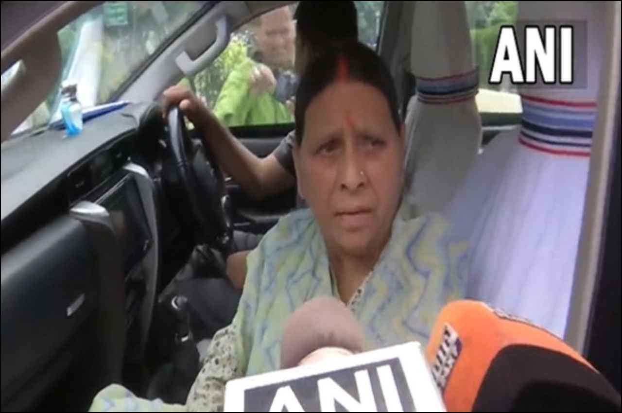 RJD नेताओं पर सीबीआई की छापेमारी के बाद राबड़ी देवी का भाजपा पर तीखा निशाना, जानें क्या कहा