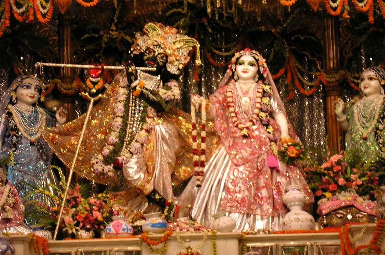 Janmashtami 2022: भगवान कृष्ण ने राधा से प्रेम के बाद भी रुक्मिनी से की शादी, वजह जानकर हैरान हो जाएगे आप?