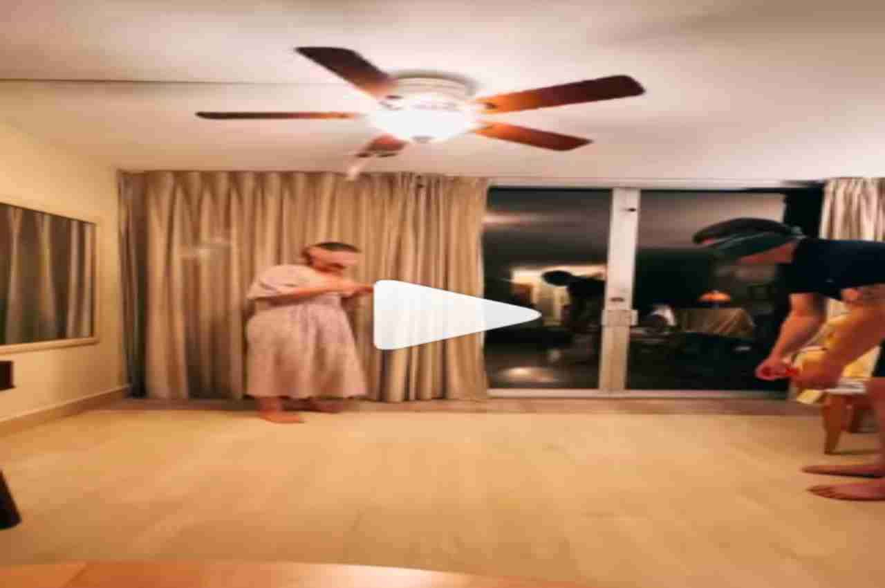 Viral Video: पति-पत्नी ने आंखों पर पट्टी बांधकर खेला ऐसा जबरदस्त खेल, आखिरी में जो कुछ हुआ, नहीं रोक पाएंगे हंसी