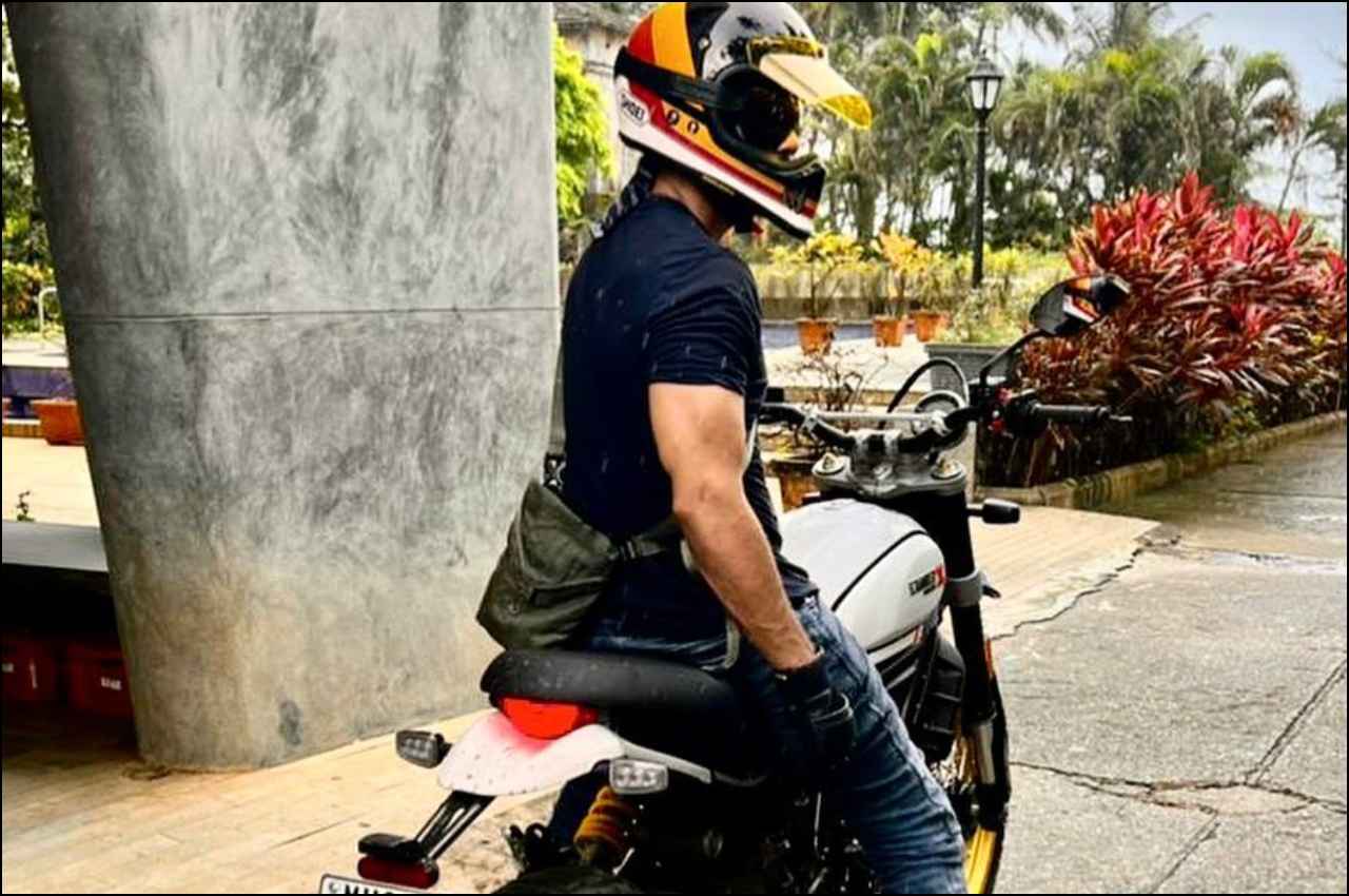 शाहिद कपूर ने खरीदी Ducati की ये धासूं बाइक, कीमत और फीचर्स उड़ा देंगे होश, जानें