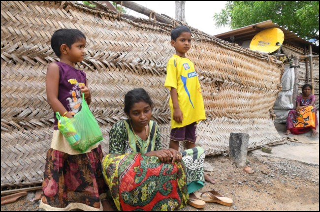 Tamil Nadu рдкреАрдбрд╝рд┐рдд рдкрд░рд┐рд╡рд╛рд░