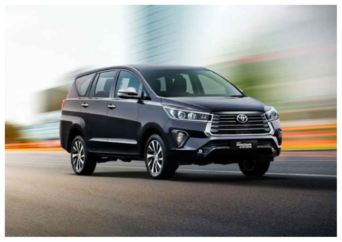 ग्राहकों के लिए बुरी खबर! अब नहीं कर सकेंगे Toyota Innova Crysta की बुकिंग