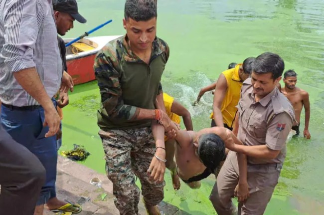 Two brothers flowing in the lake in Dholpur