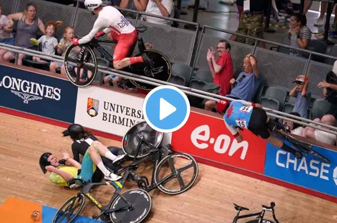 Commonwealth Games 2022: कॉमनवेल्थ में भयानक हादसा, ट्रैक से गिरे कई साइक्लिस्ट, देखें VIDEO