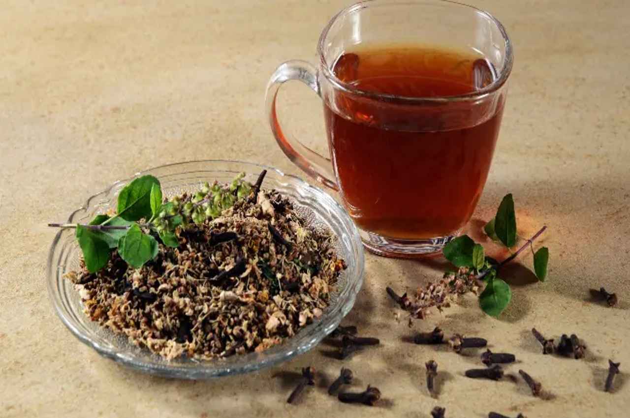 Tulsi kadha Benefits: बारिश में जरूर पीएं ये काढ़ा, सर्दी-जुकाम और वायरल फीवर रहेगा दूर, इम्युनिटी भी होगी मजबूत